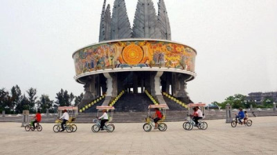 중국 MICE 관광객 약 1,000명, 몽까이 국경 검문소 통해 꽝닌성 입국