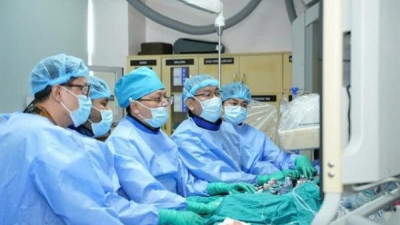 호찌민시 대학병원, 개흉 수술 없는 대동맥판막 이식술 100건 달성