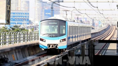 떤선녓 공항과 롱탄 공항을 연결하는 철도 건설 우선