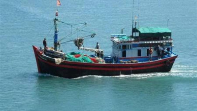 해경, 불법·비보고·비규제(IUU) 어업 단속으로 선박 2척 나포