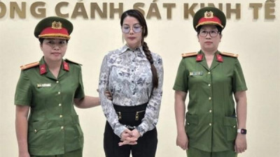 배우 쯔엉 응옥 안, 회사 돈 횡령 혐의로 구속