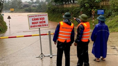 중부 꽝찌성, 교통로 산사태 및 홍수 피해 복구에 집중