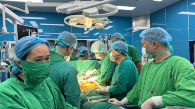 베트남서 처음으로 하루 두 건의 폐 이식 수술 성공