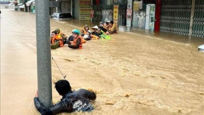 중앙구호위원회, 홍수 피해 4개 성에 800억 동 배정
