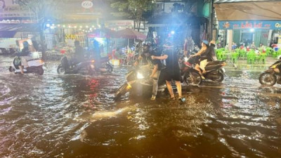 쩌우띠엔 저수지, 악화되는 날씨 속 사이공강으로 통제된 방류 시작
