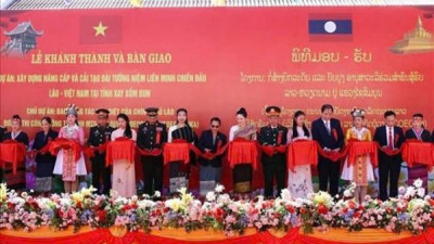 베트남-라오스 전투동맹 기념비 준공 및 인도식