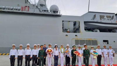 한국 해군 훈련함, 다낭에 입항… 관계 강화