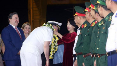 미국 해군 함정, 다낭에 4일간 방문 위해 정박