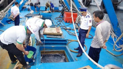 출처 불명의 경유 10만 리터 싣고 있던 어선 적발