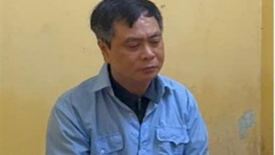 국가 기념일 학생 수당 횡령 혐의로 대학 총장 구속