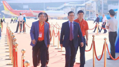 비엣젯, 국제 기준 항공기 정비 격납고 상량식 및 롱탄 국제공항 첫 취항