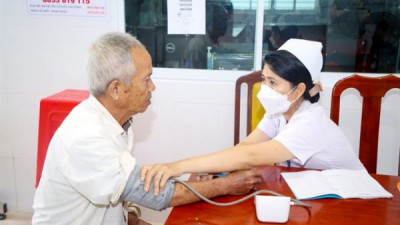 2026년부터 모든 빈곤층·노인에게 건강보험 전액 보장