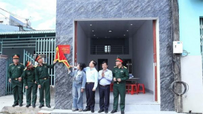 국방부, 중부 지아라이성 홍수 피해 주민을 위한 100채 신규 주택 건설 완료