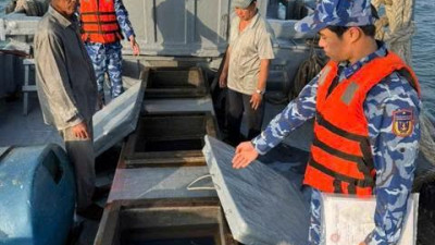 베트남 해안경비대, 어선에서 밀수 디젤 4만 리터 적발