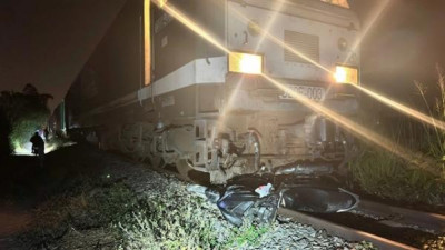 화물 열차가 오토바이와 충돌해 1명 사망